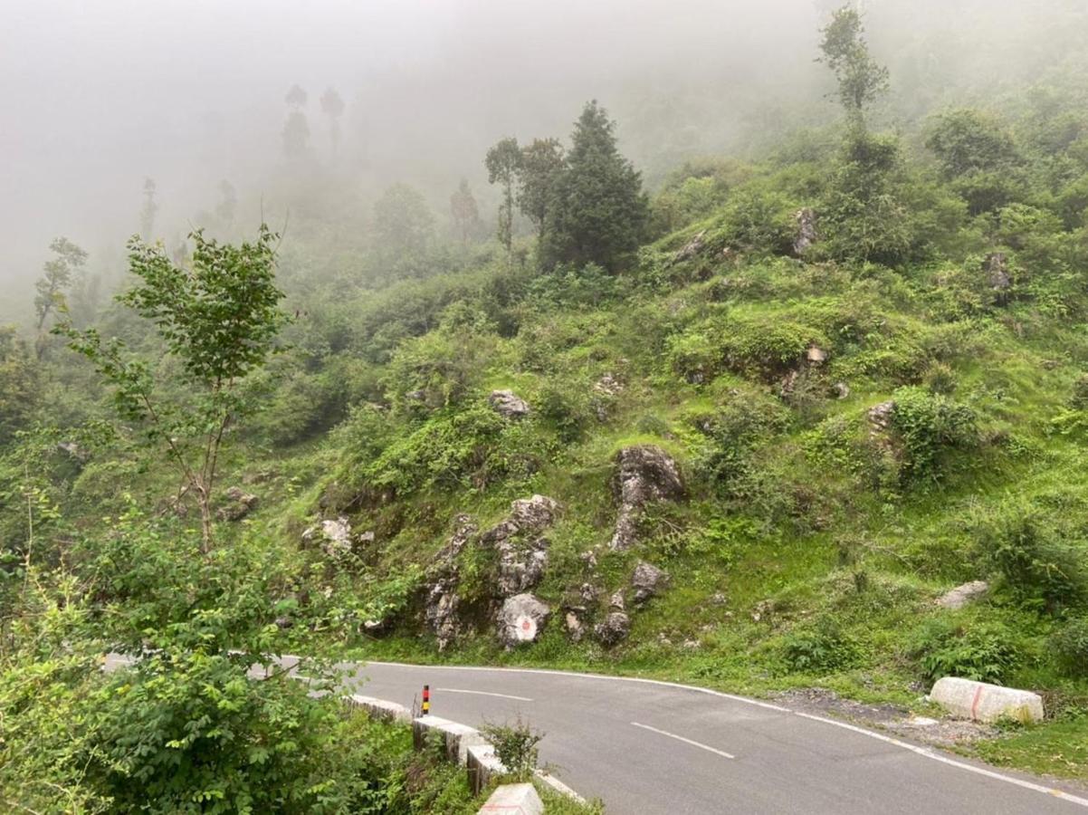 Icebergs Mussoorie - A Boutique Stay And 24 Hrs Roof Top Cafe Kültér fotó