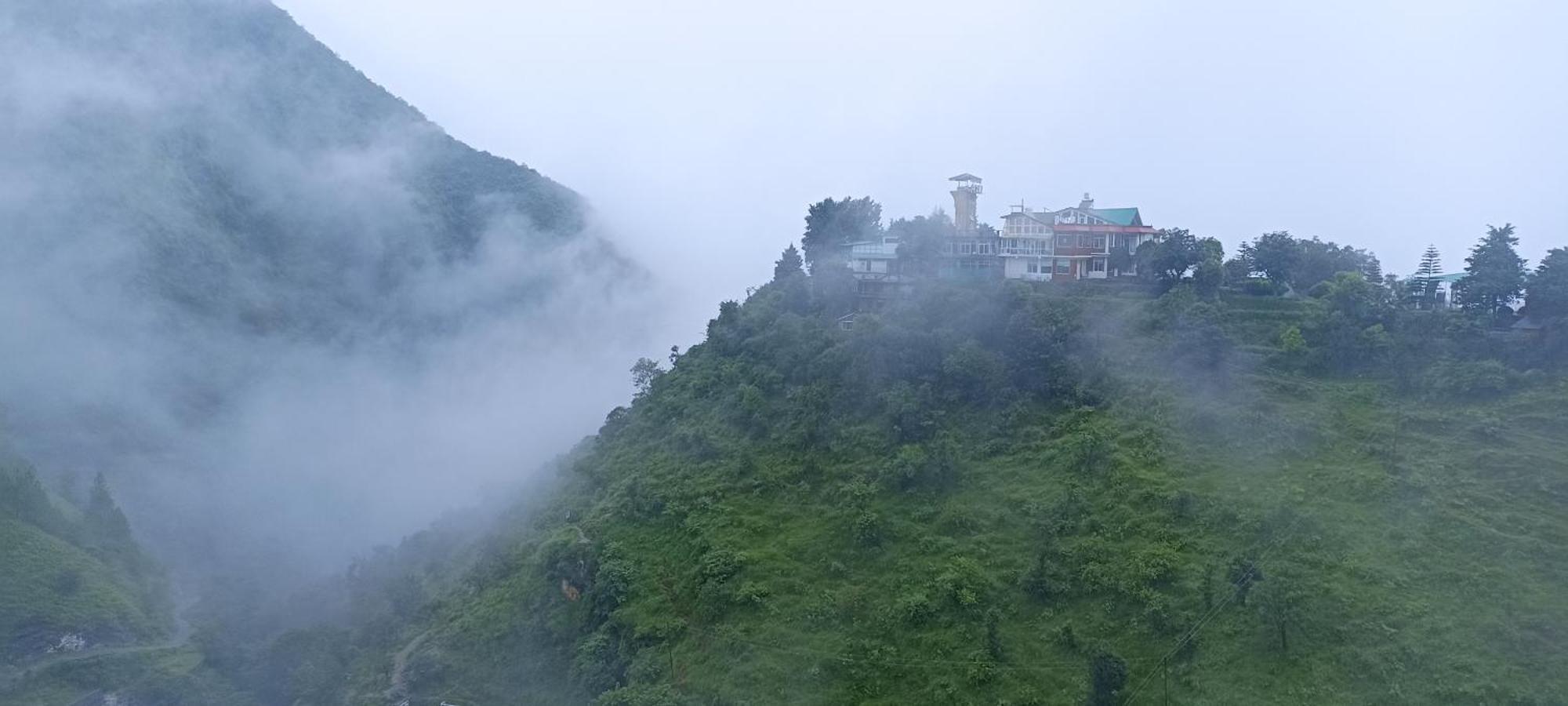 Icebergs Mussoorie - A Boutique Stay And 24 Hrs Roof Top Cafe Kültér fotó