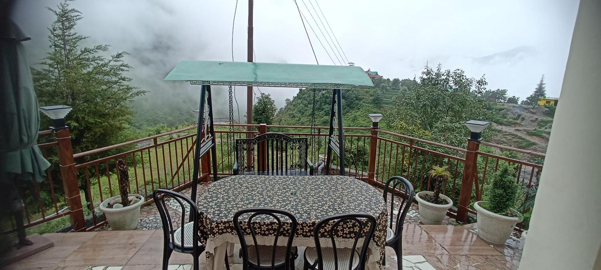 Icebergs Mussoorie - A Boutique Stay And 24 Hrs Roof Top Cafe Kültér fotó