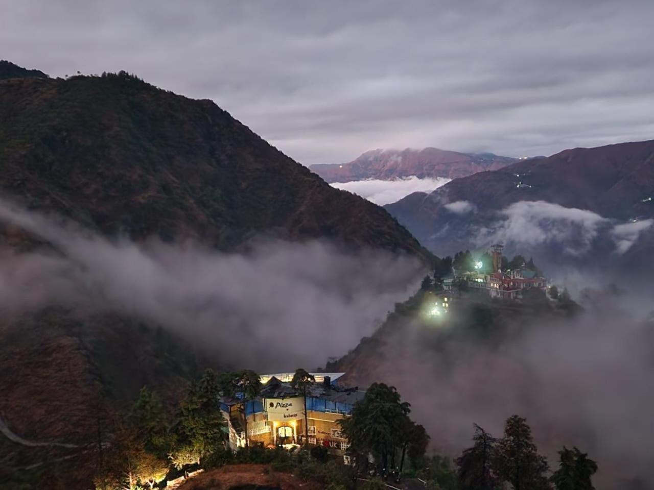 Icebergs Mussoorie - A Boutique Stay And 24 Hrs Roof Top Cafe Kültér fotó
