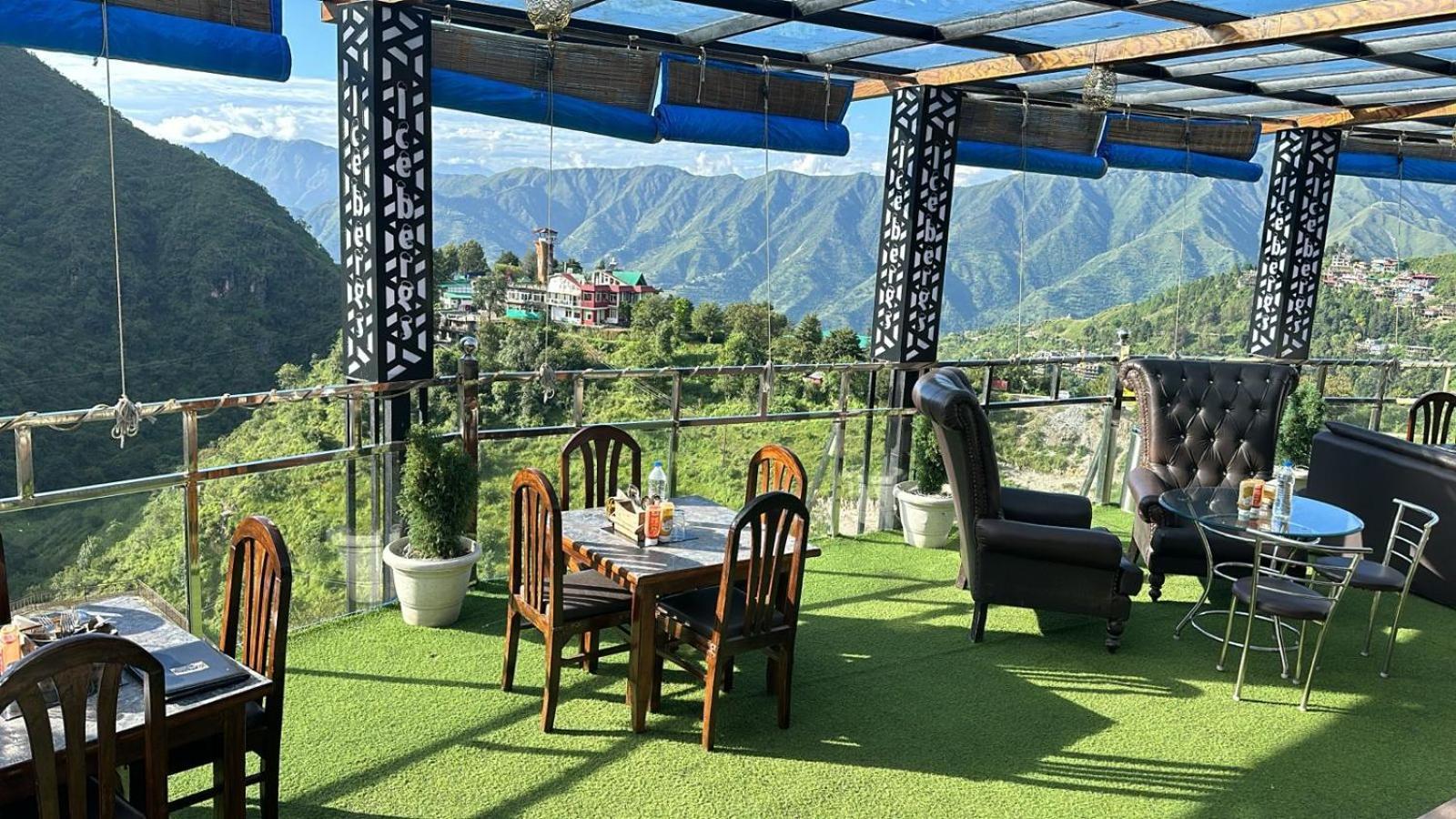 Icebergs Mussoorie - A Boutique Stay And 24 Hrs Roof Top Cafe Kültér fotó